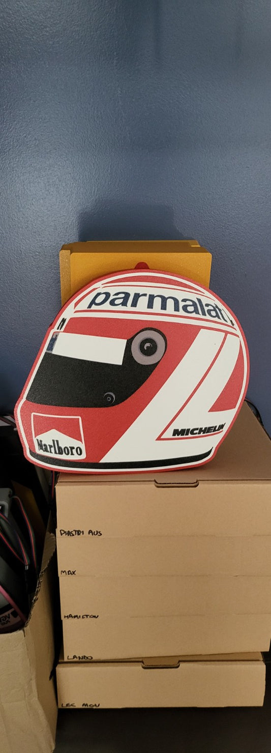 Niki Lauda classic helmet LED light box – illuminated product view